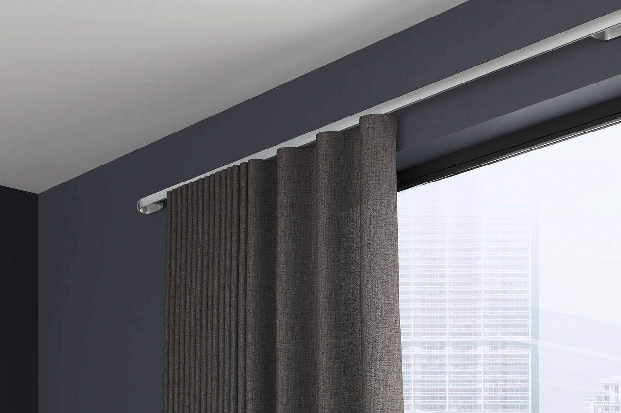 Vorhangstange mit passender Fensterdekoration